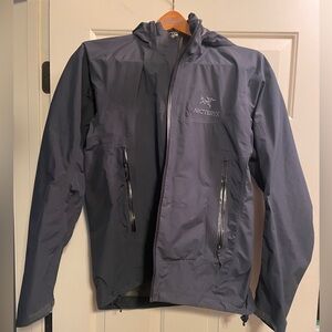 Arc’teryx men’s rain jacket medium